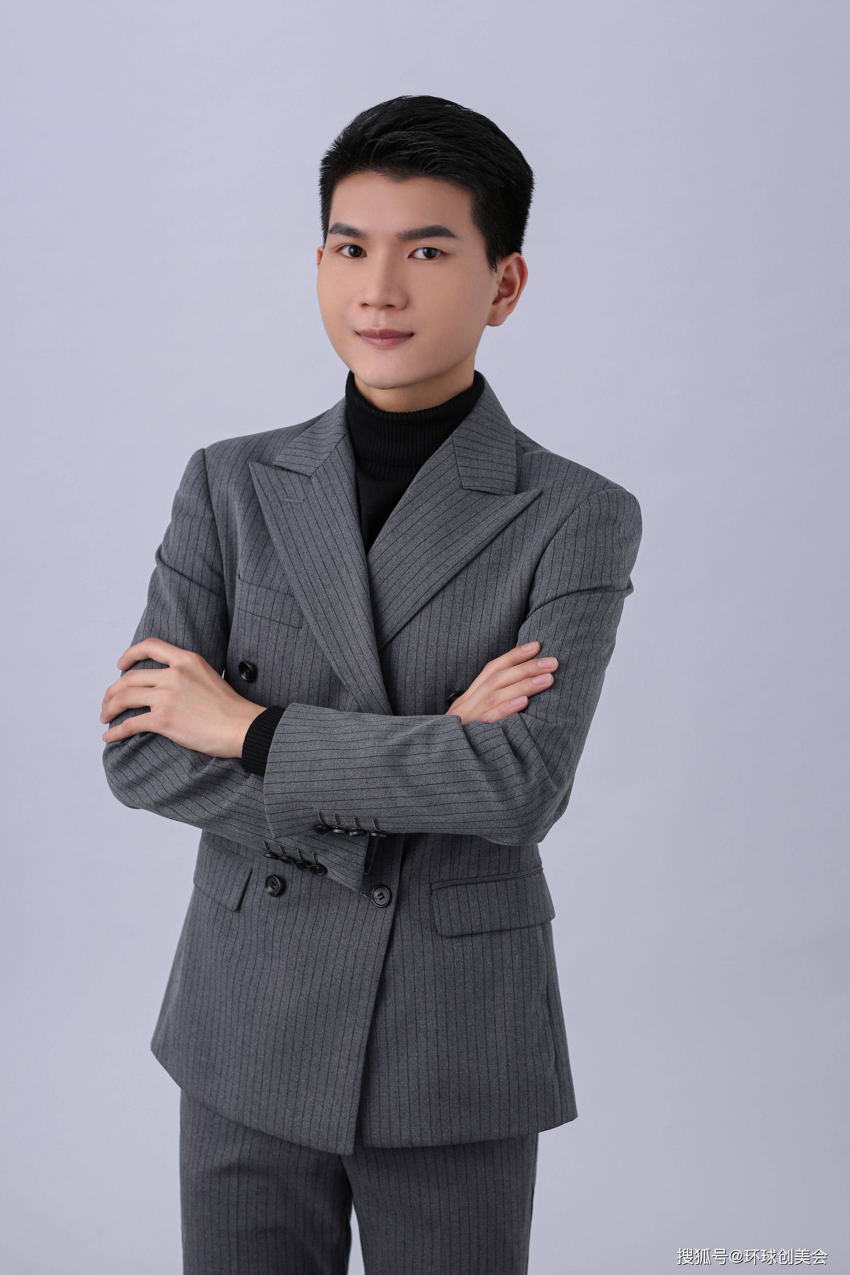 时革白 视觉与舞美负责人